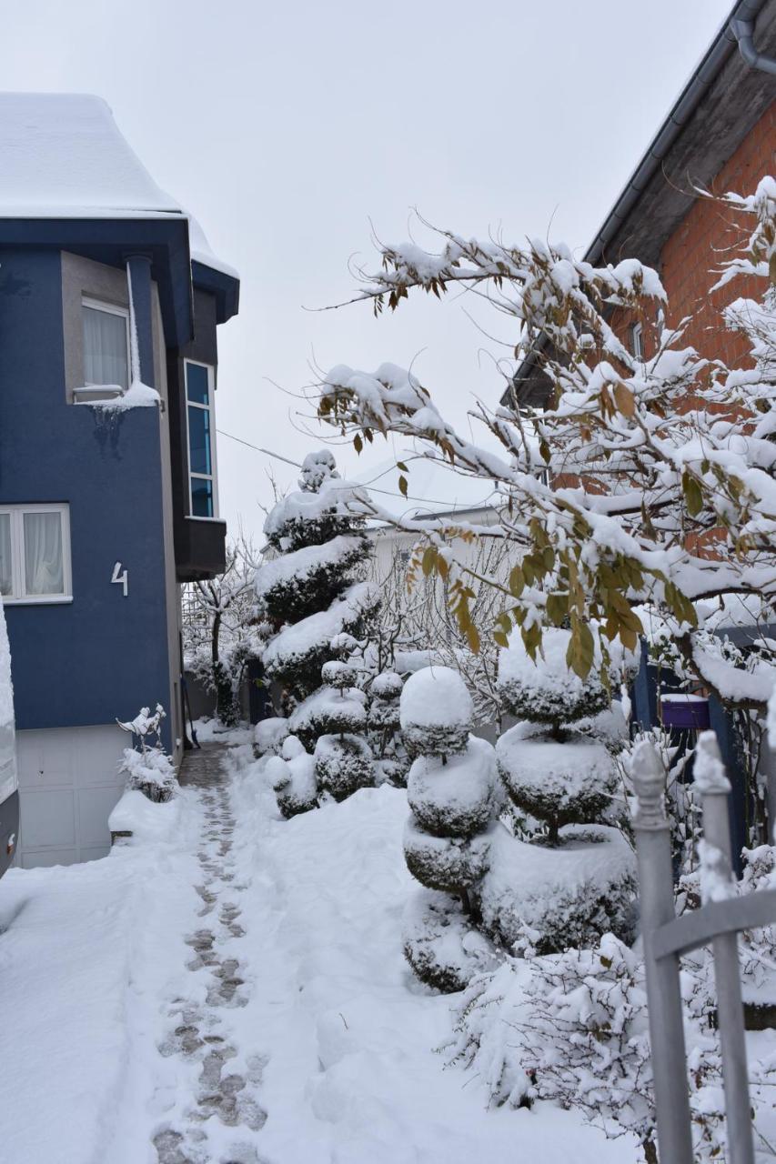 Blue House Apartment Ni Eksteriør bilde