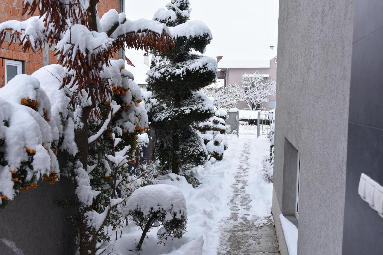 Blue House Apartment Ni Eksteriør bilde